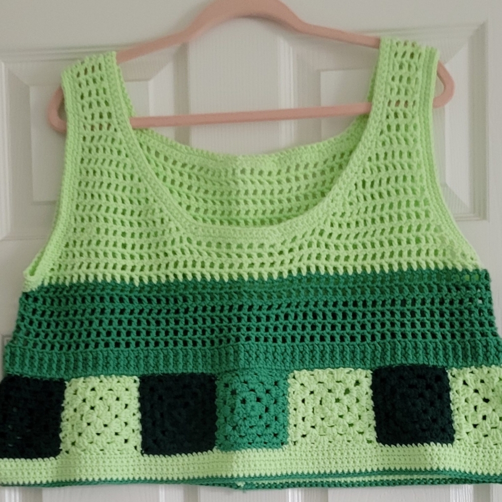 Handmade crochet crop top in 2x